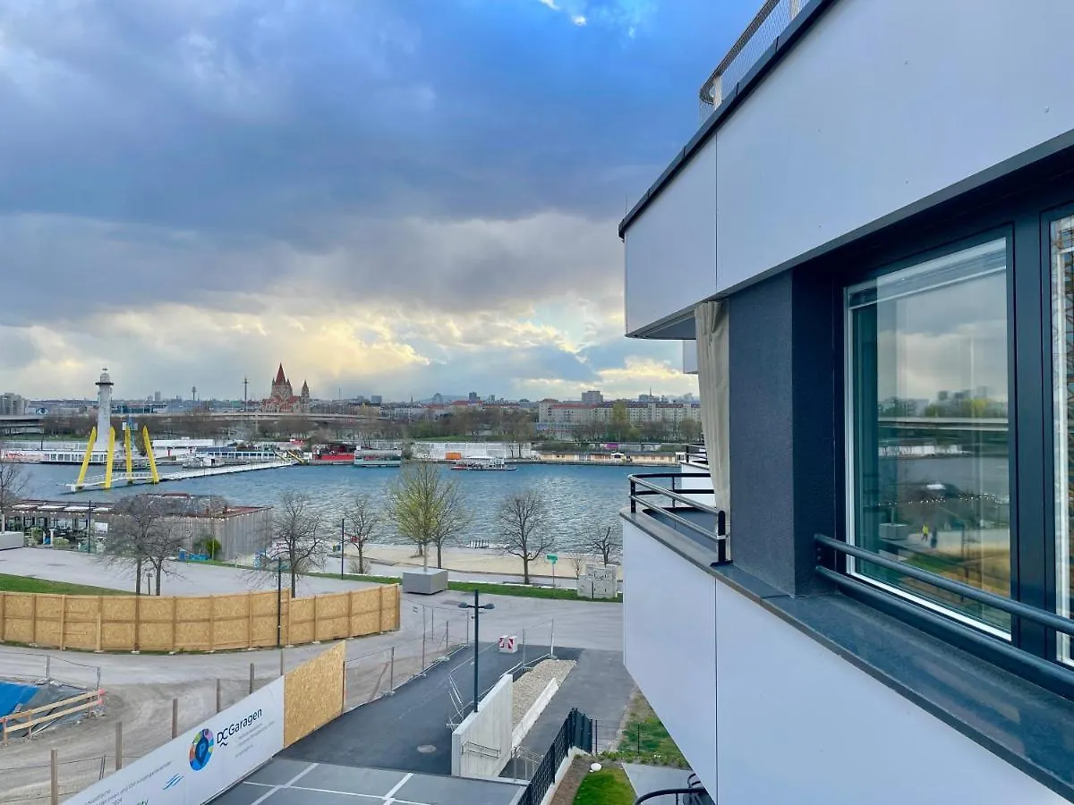Riverfront Apartment With Balcony And Ac Vienna