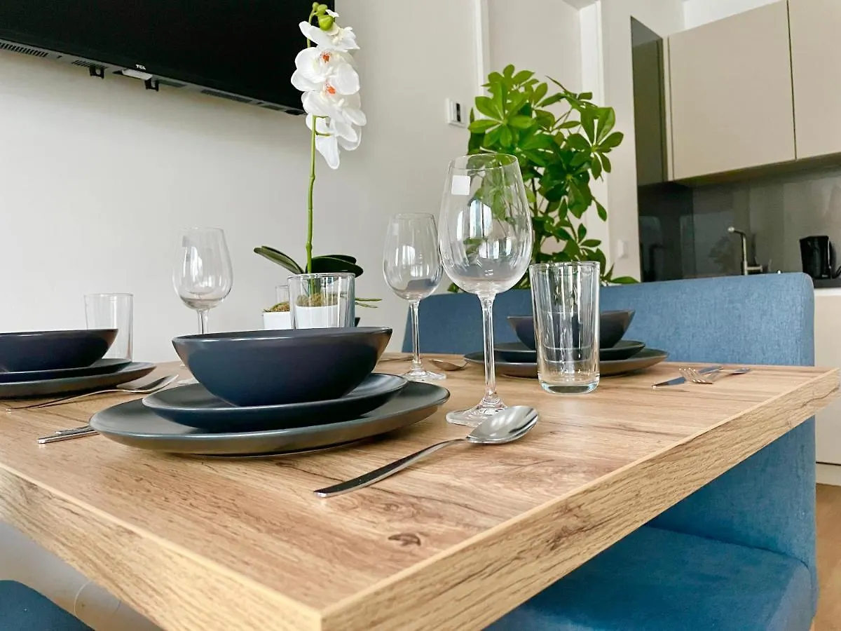 Riverfront Apartment With Balcony And Ac Vienna