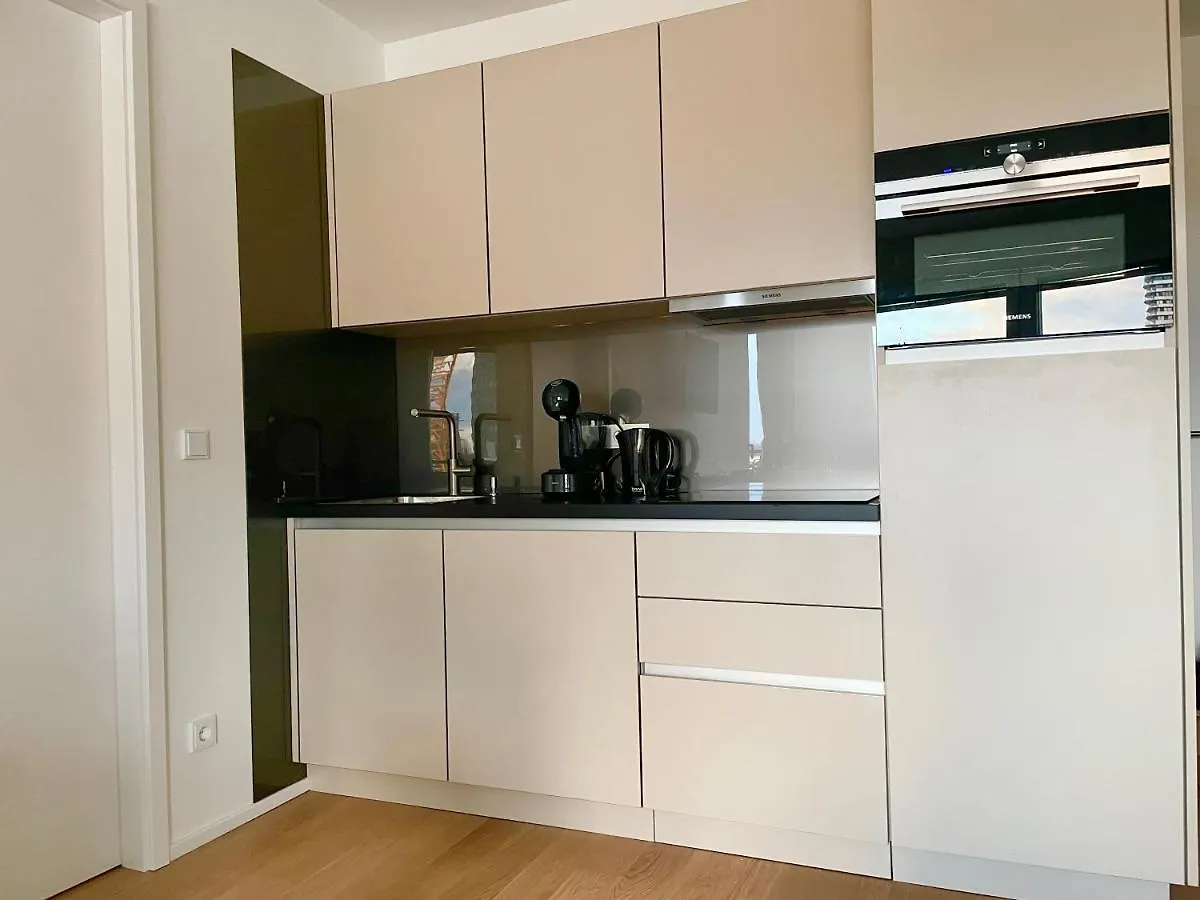 Riverfront Apartment With Balcony And Ac Vienna