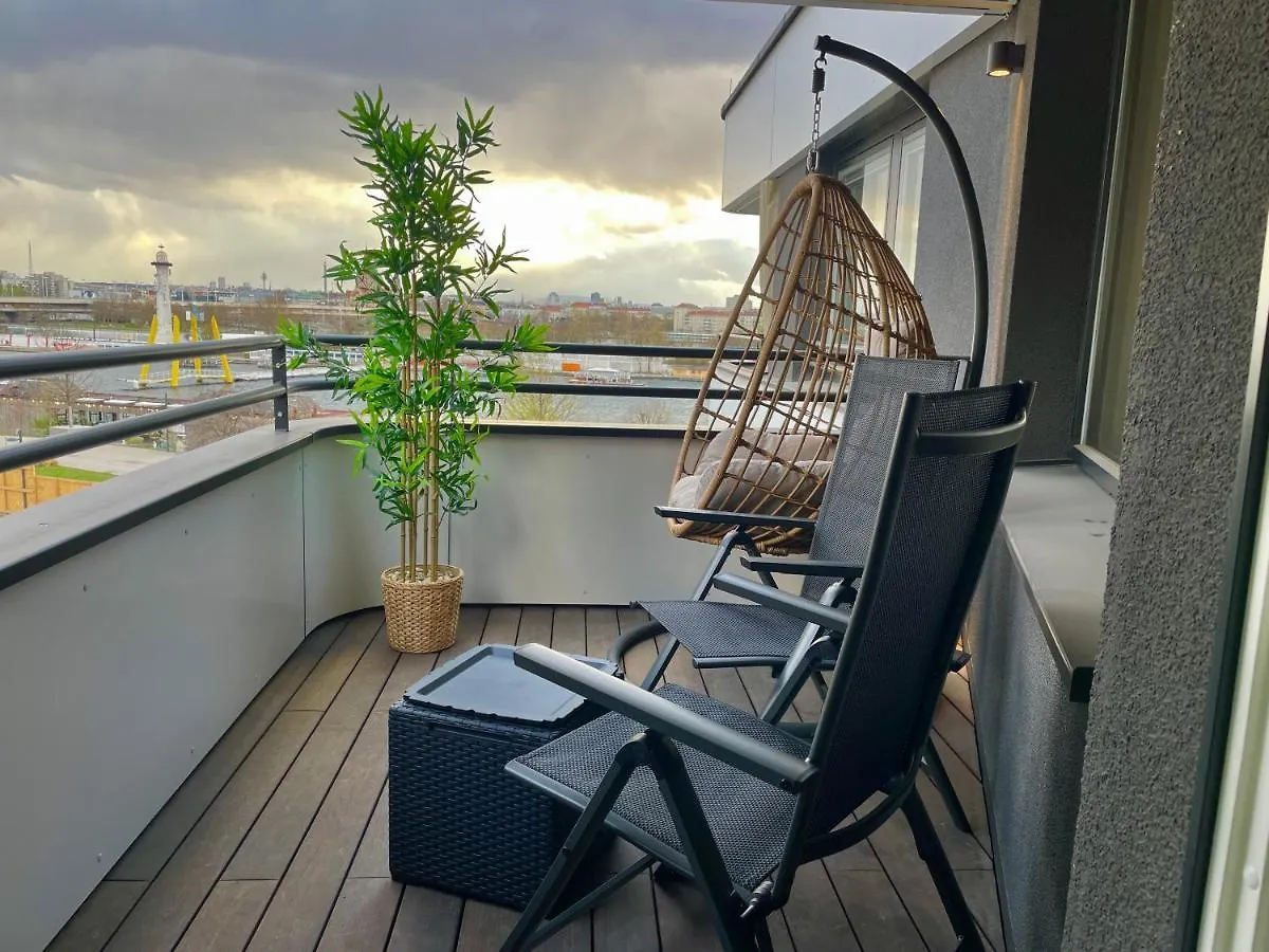 Riverfront Apartment With Balcony And Ac Vienna