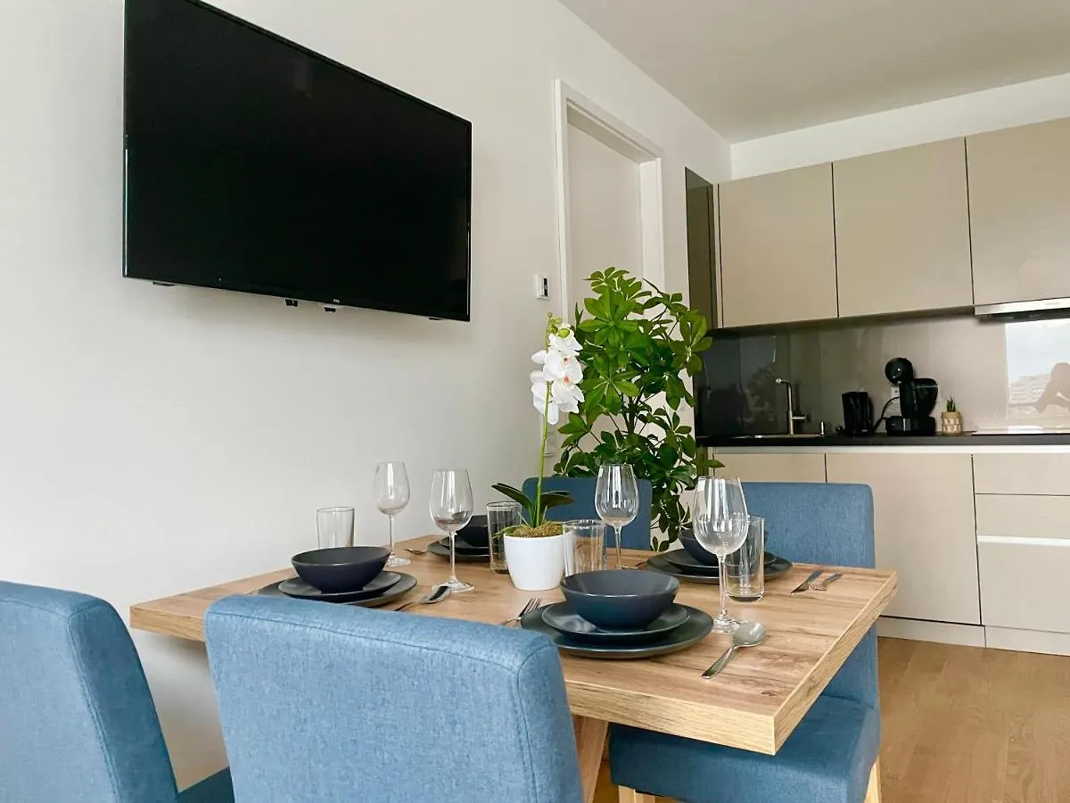 Riverfront Apartment With Balcony And Ac Vienna