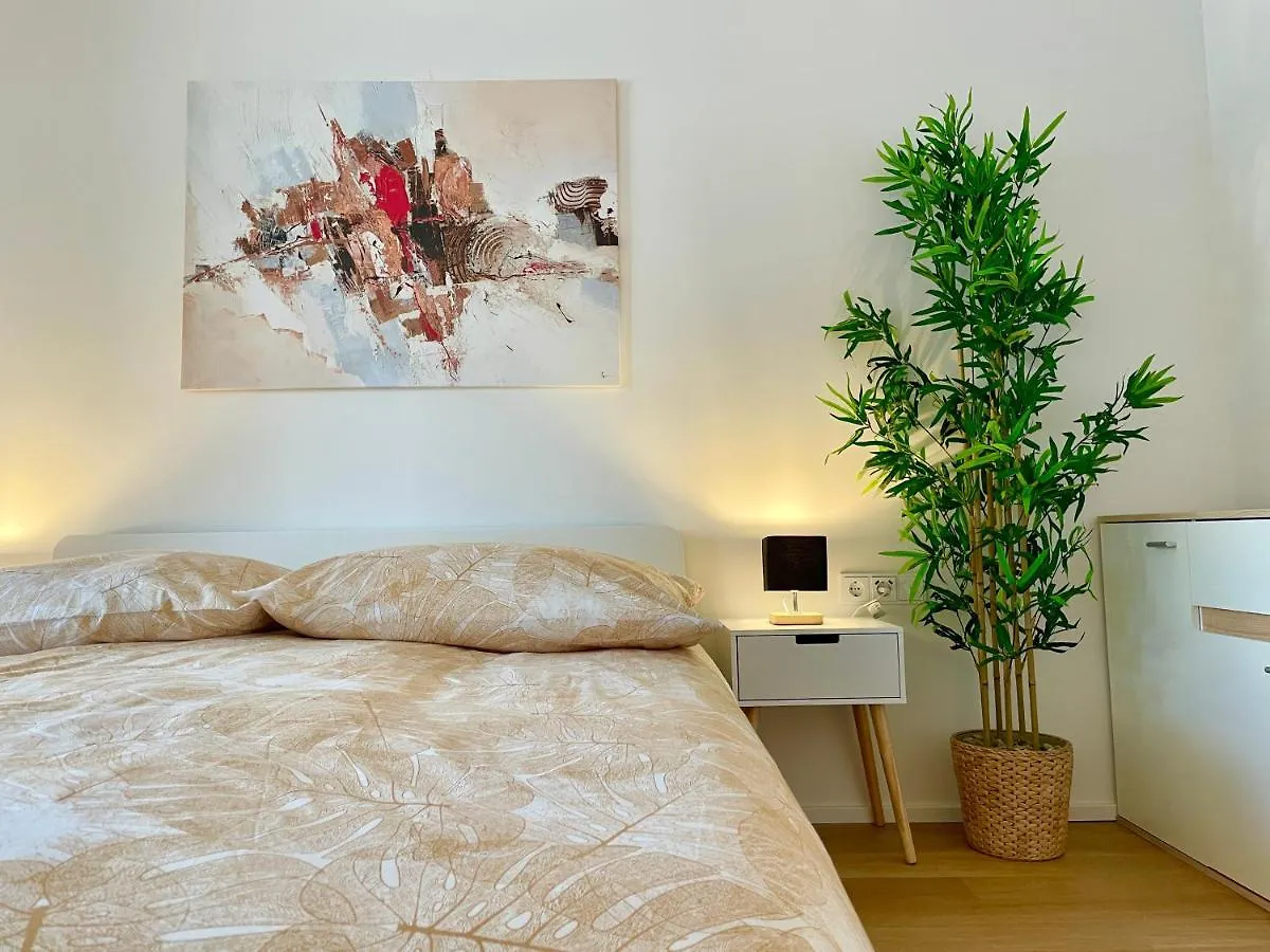 Riverfront Apartment With Balcony And Ac Vienna Austria