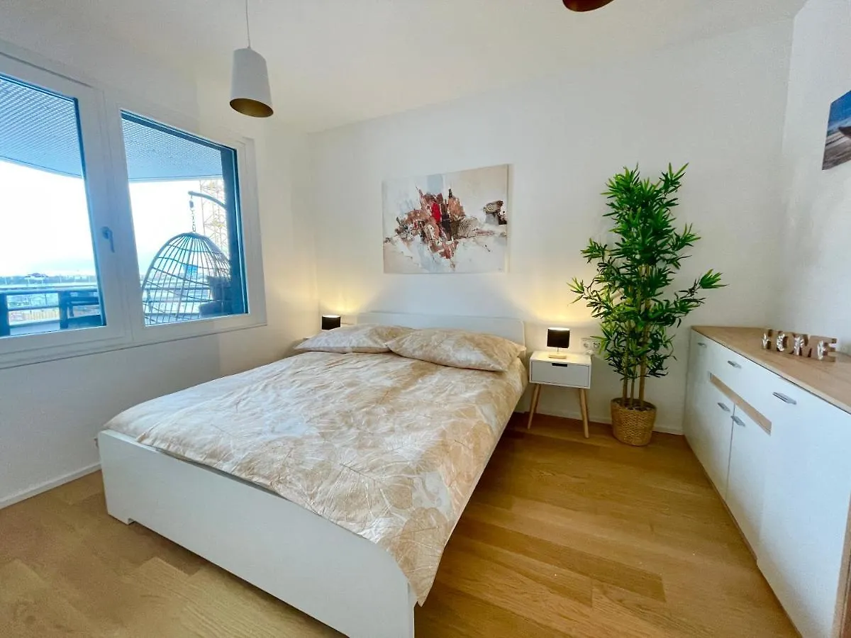 Riverfront Apartment With Balcony And Ac Vienna