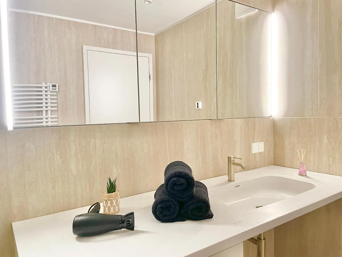 Riverfront Apartment With Balcony And Ac Vienna